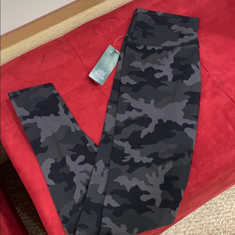 Wild fable Gray Camo leggings